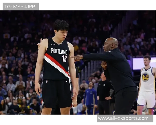 比卢普斯谈杨瀚森训练中的战术理解问题并提供详细指导