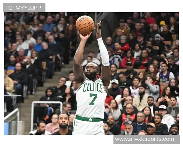 杰伦布朗分享全队胜利喜悦强调持续学习与进步的重要性